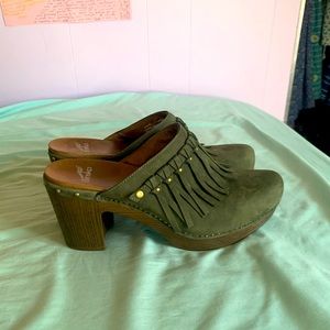 Gently used dark green dansko clogs! Size 41